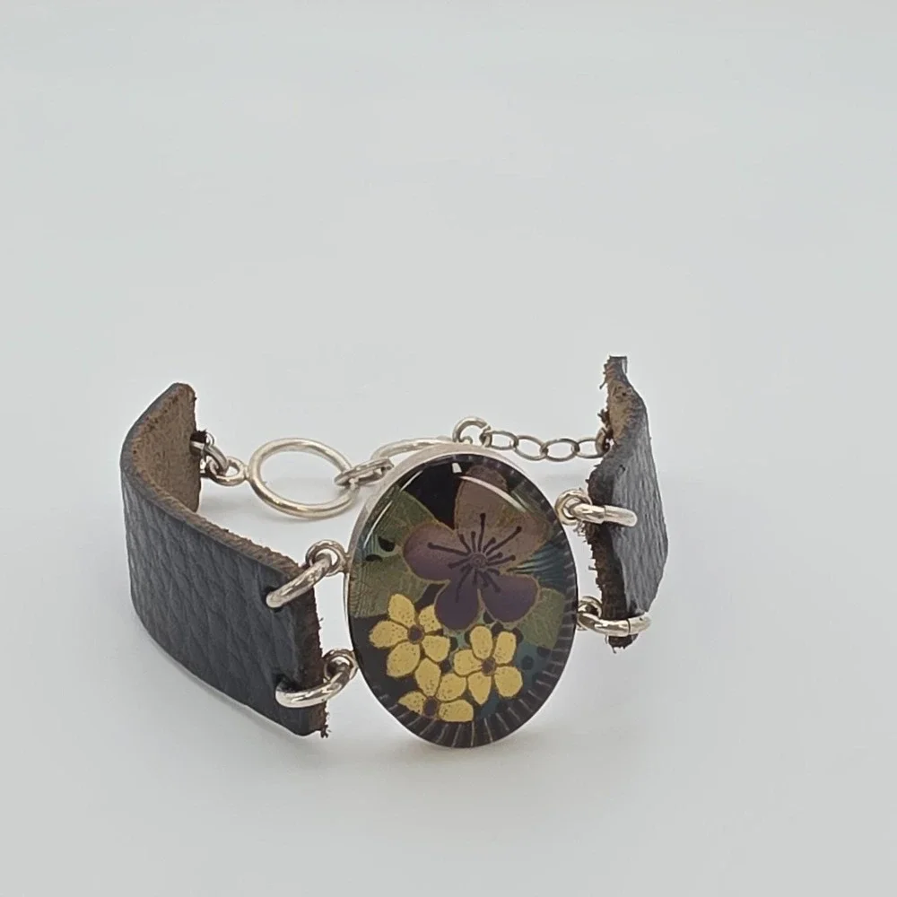 SPIRIT LALA Bracelet Floral‎ Design Purple & Gold Leather Band Resin Toggle 7